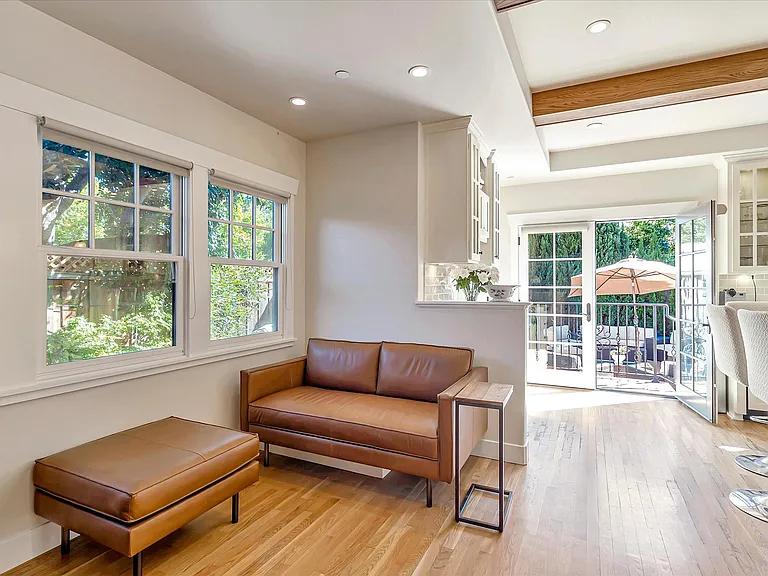 1568 Mariposa Ave — Photo 62