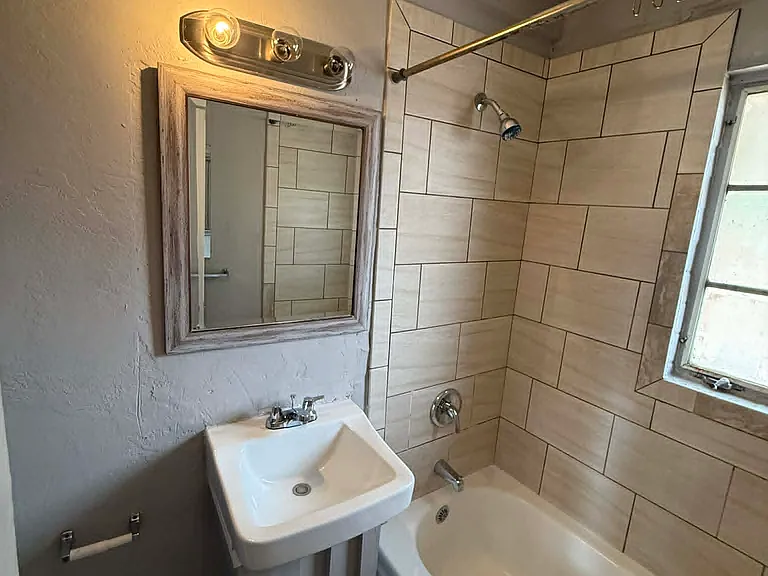 827 N Columbus Blvd — Photo 14