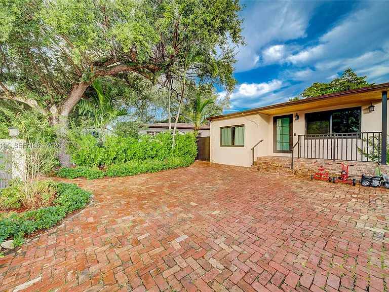 6631 Tamiami Canal Rd — Photo 19