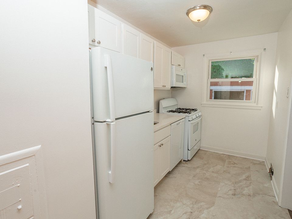 1st image of 1503 Meadowbrook Dr #2