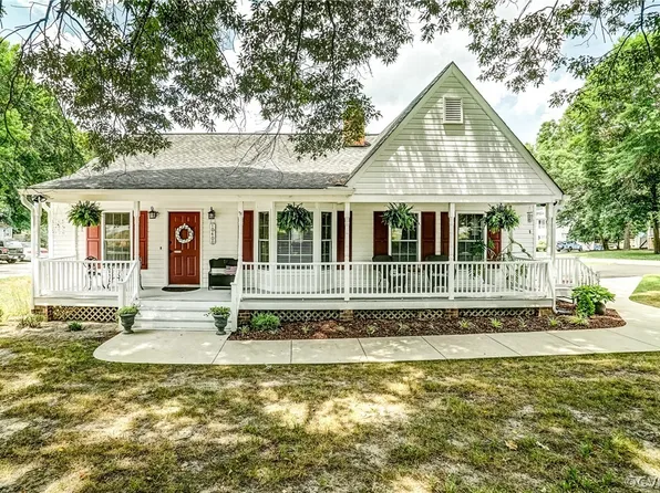 10400 Shumark Dr, Chester, VA 23831