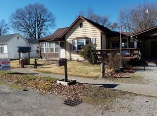 609 N 3rd St, Riverton, IL 62561