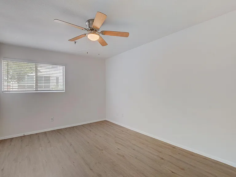 Moser Gardens Apartments — Photo 26