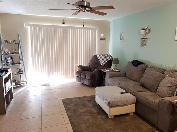 4th image of 257 Lomond Dr Unit A