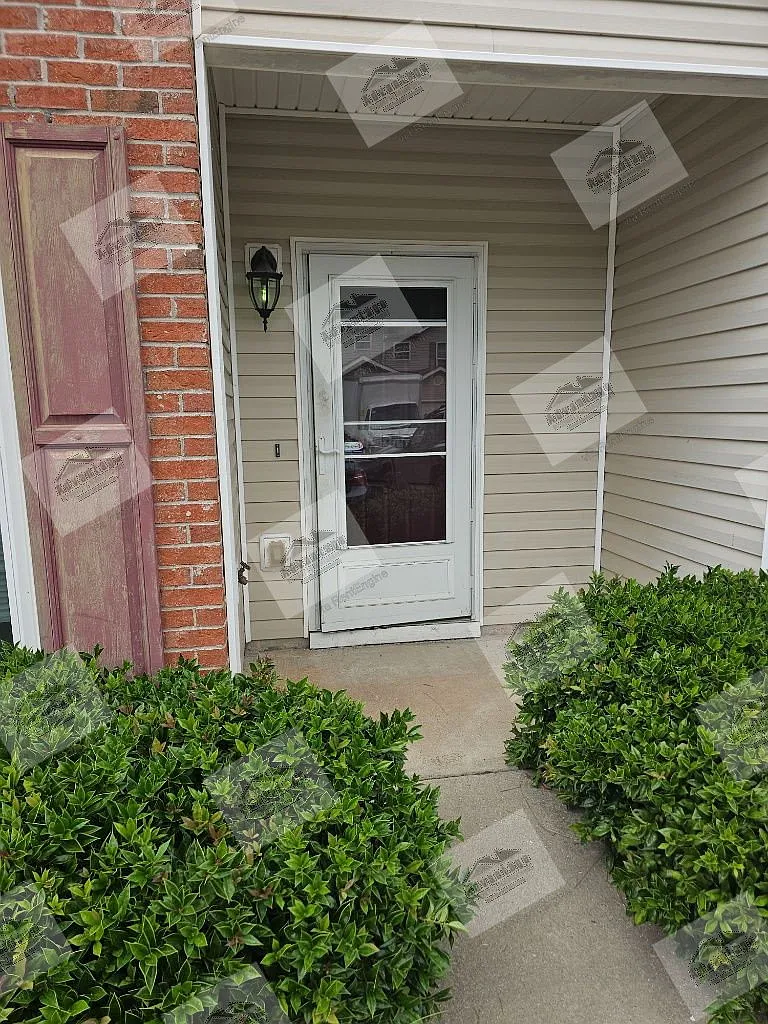 3 bed, 2.5 bath, 1479 sqft, $1,640 — Photo 1