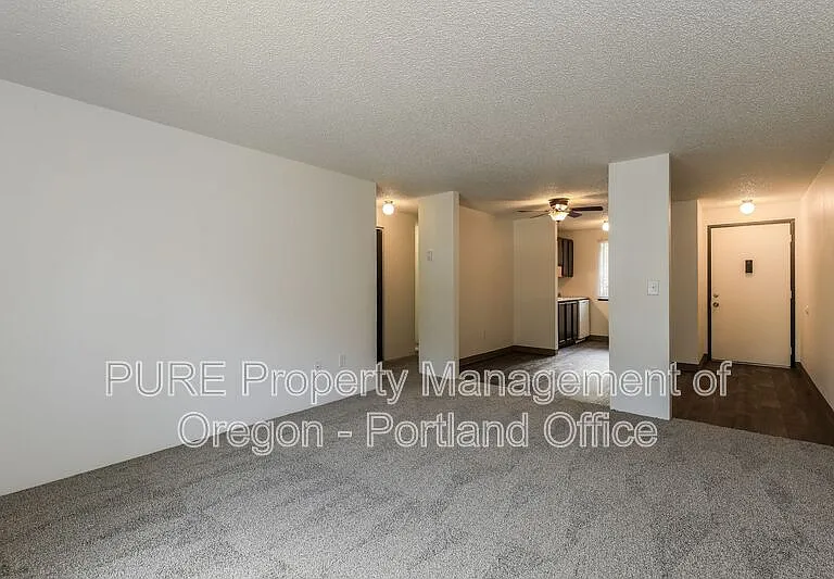 Parkway Garden — Photo 119