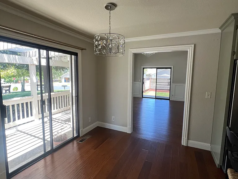 660 Helen Dr — Photo 11