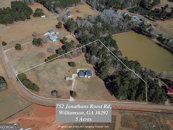 3rd image of 752 Jonathans Roost Rd