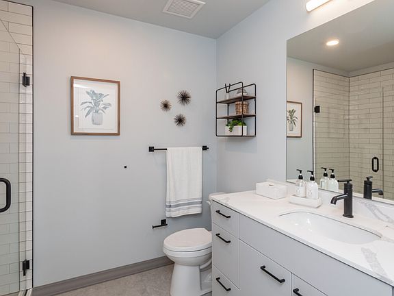4th image of 2153 N Elston Ave #581