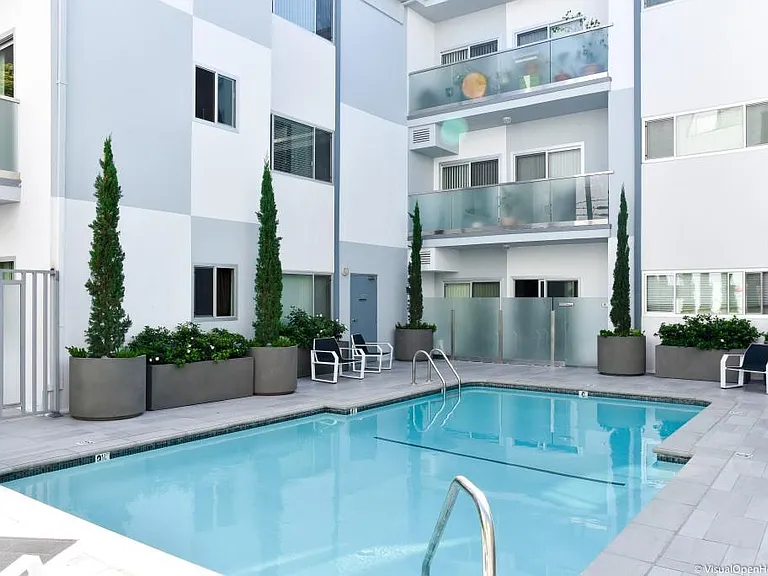 Urbanlux Century City — Photo 24