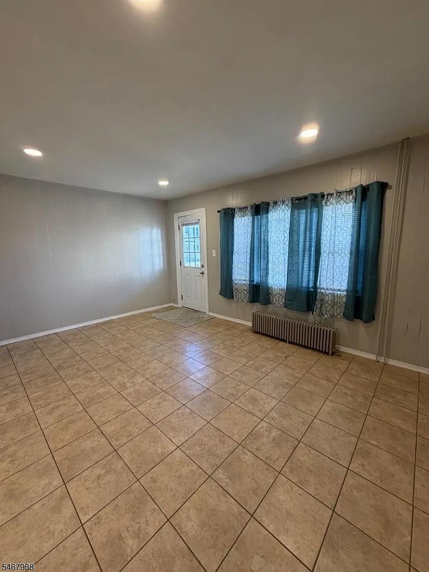 3 bed, 2.0 bath, $2,450 — Photo 2