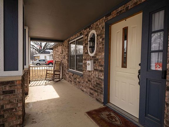 5th image of 1145 NE Winfield Ave