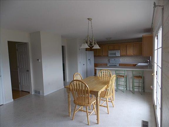 4th image of 2740 Chapel Creek Dr