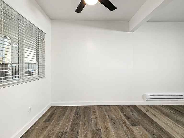 17405 Van Ness — Photo 16