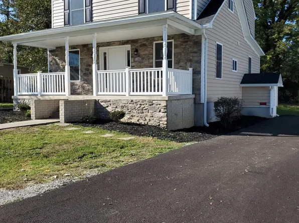 136 Maple Ave, Charles Town, WV 25414