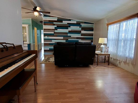 4th image of 4827 Meadowlark Dr