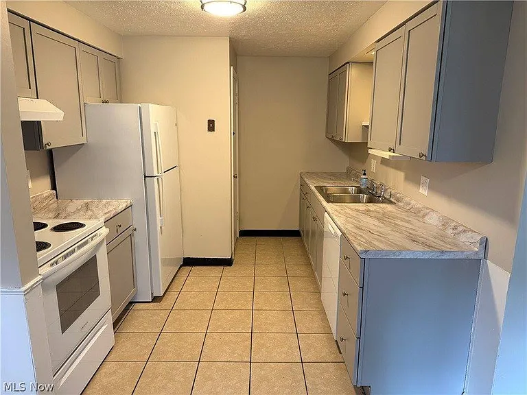 3831 Eigen St #2 — Photo 4