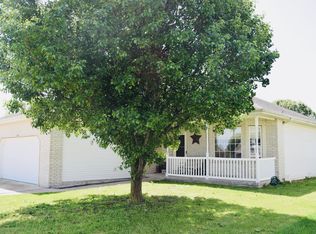 1360 Isdell St, Bolivar, MO 65613