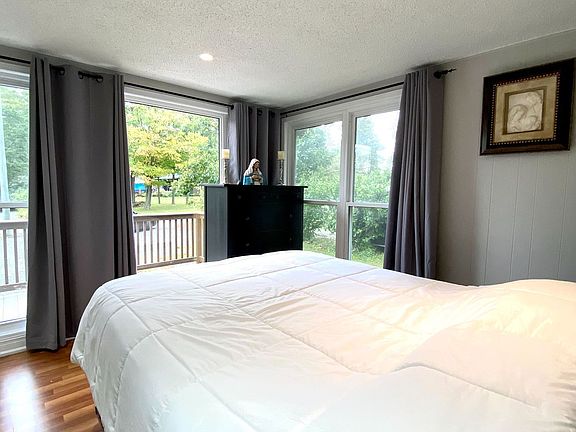 5th image of 4870 Mapleview Cres