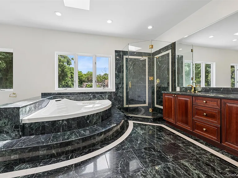 67 Parkway Dr — Photo 28