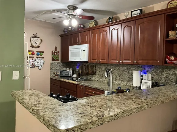 15322 SW 72nd St #13-22, Miami, FL 33193