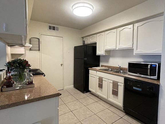 3rd image of 5247 Garden Ln #C