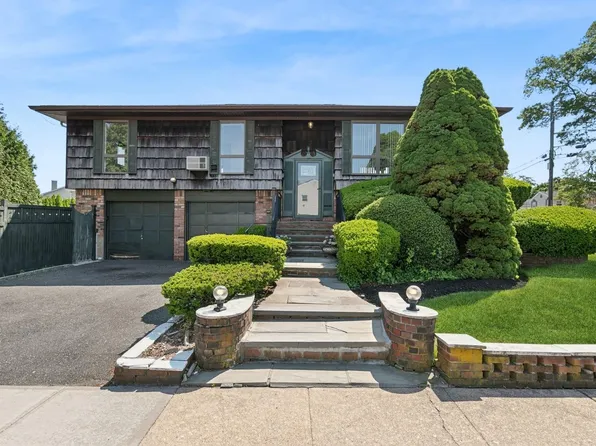 360 Robyn Place, East Meadow, NY 11554