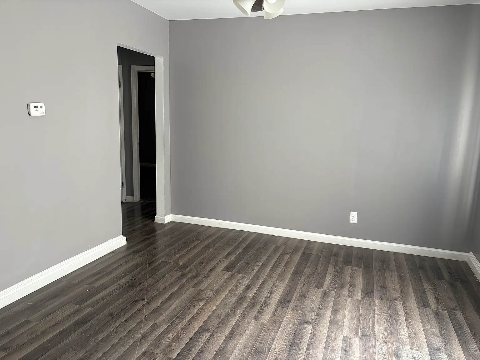 3 bed, 900 sqft, $2,300 — Photo 4