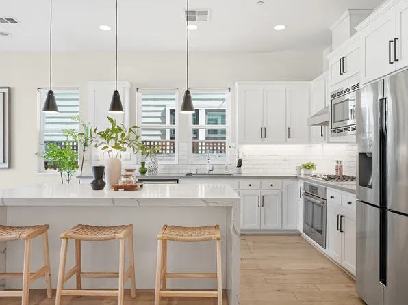 217 Athena Ct, Mountain View, CA 94043