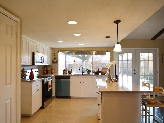 5th image of 2208 Briarwood Dr