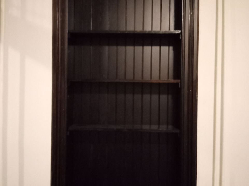 Built-in Victorian bookcase