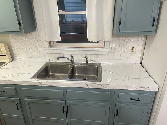 2nd image of 75 Main St #2B