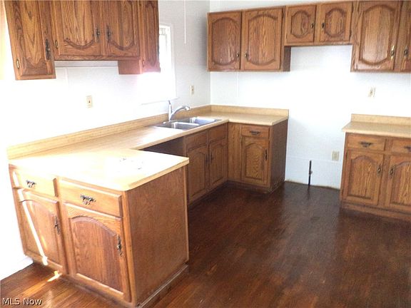 3rd image of 3653 W 102nd St