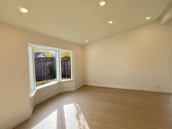 3rd image of 647 Lanfair Ct