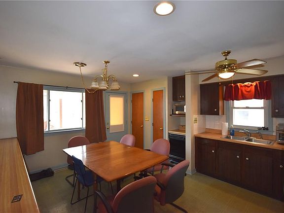 2nd image of 1136 Grant Ave