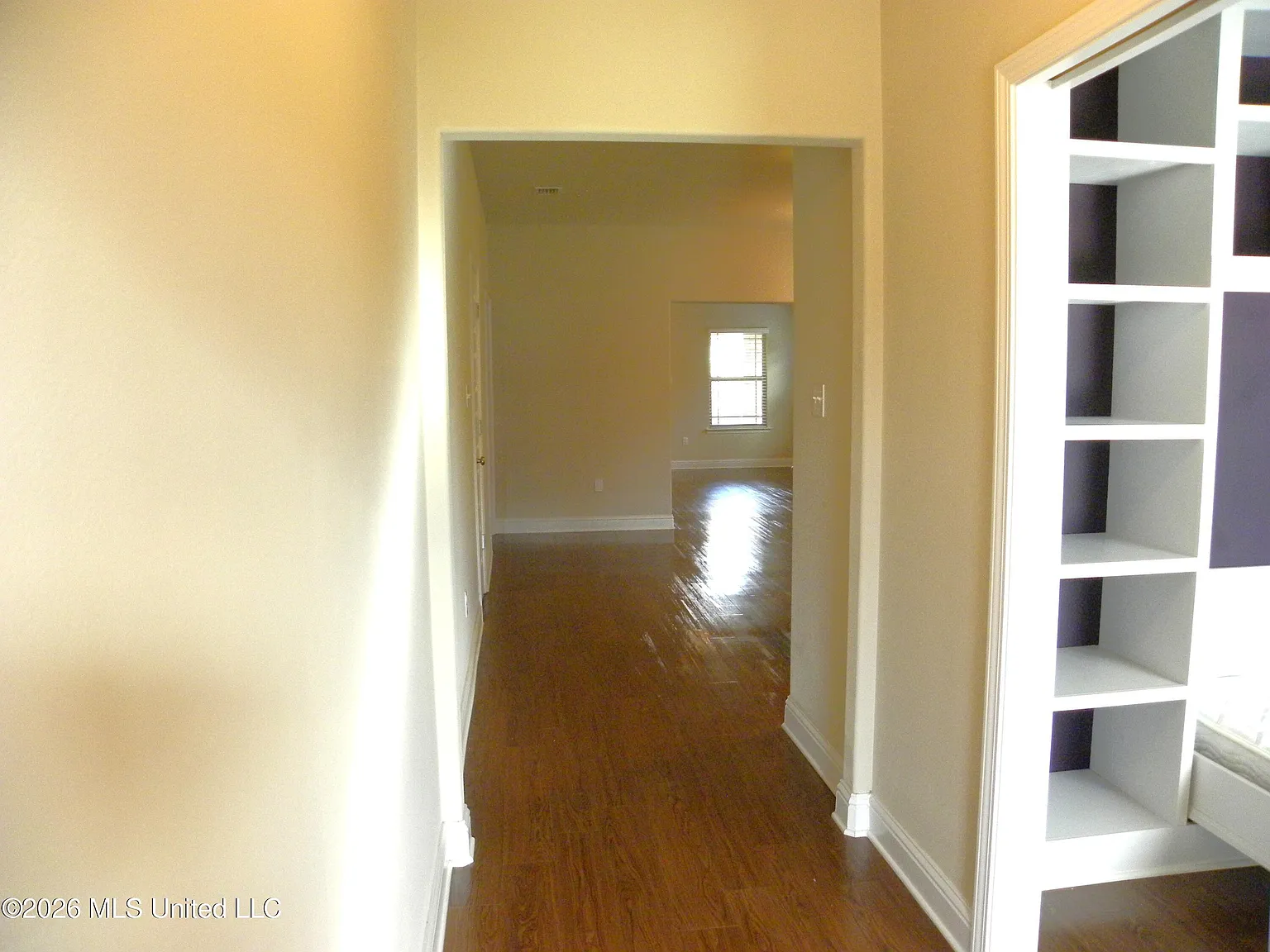 3 bed, 2.0 bath, 1736 sqft, $2,400 — Photo 3