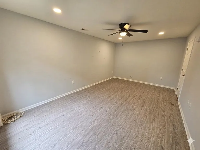 151 W Market St — Photo 2