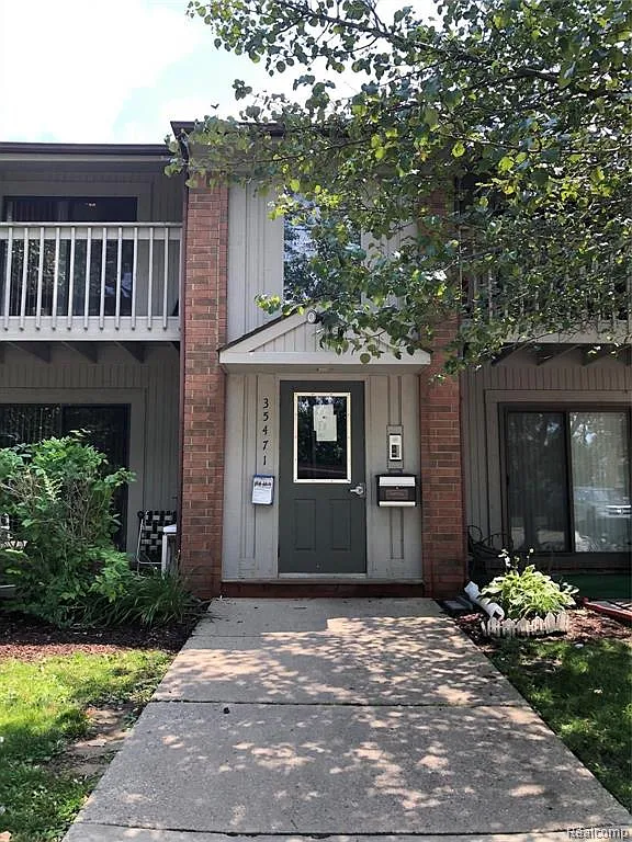 2 bed, 1.0 bath, 757 sqft, $1,250 — Photo 1