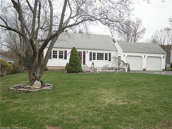 4th image of 26 Diane Dr