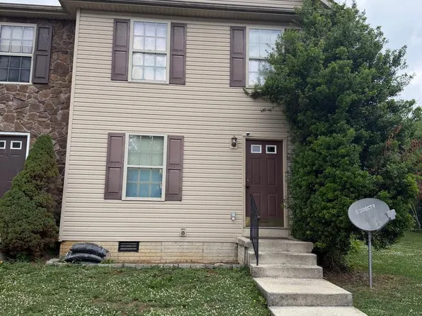 35 Judges Ct, Inwood, WV 25428