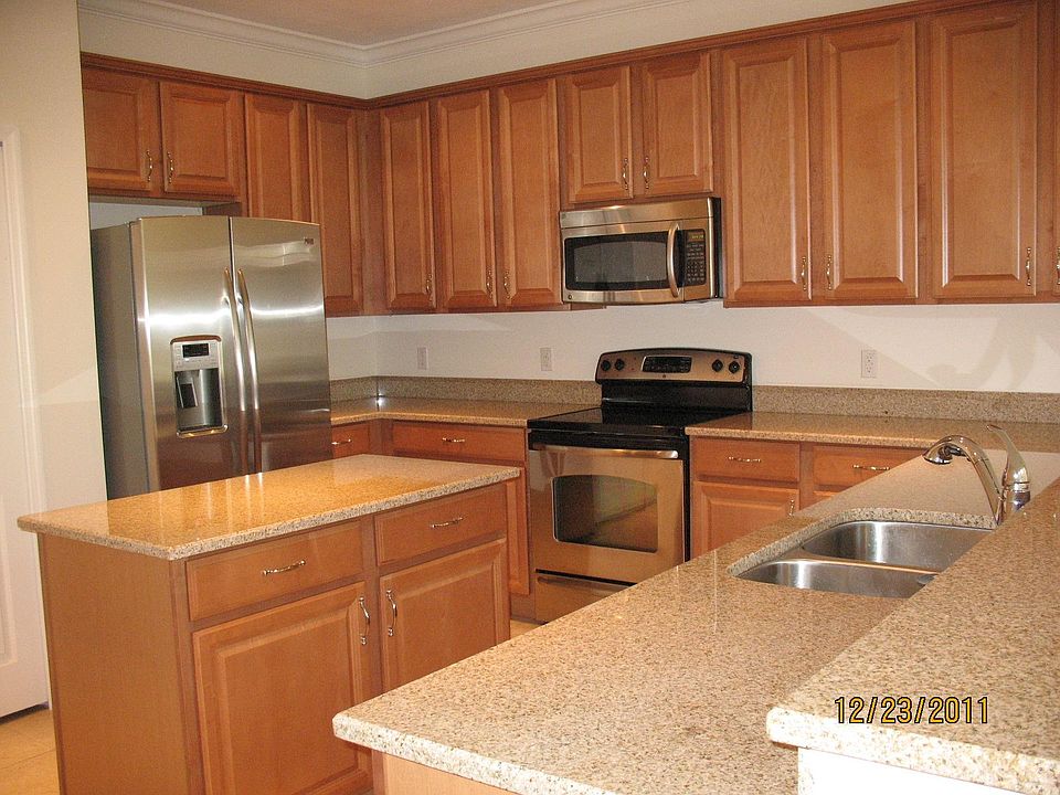 2nd image of 680 Venice Pl