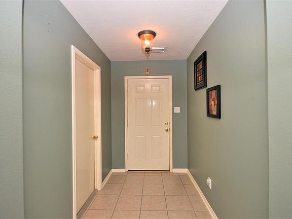3rd image of 903 Schooner Cove Ln