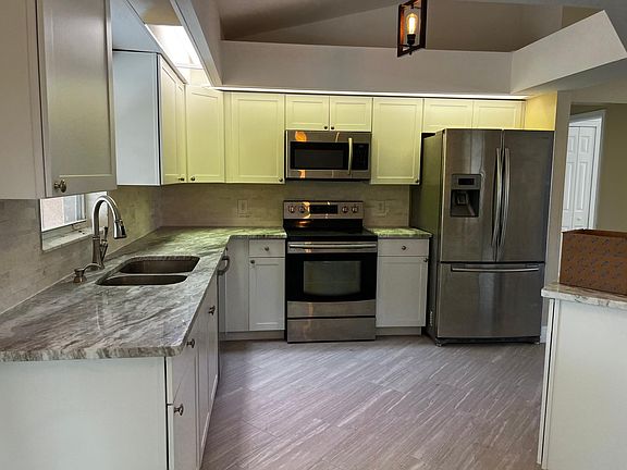 3rd image of 4223 NE 20th Pl