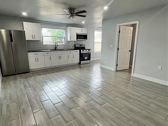 4th image of 2309 21st Ave W