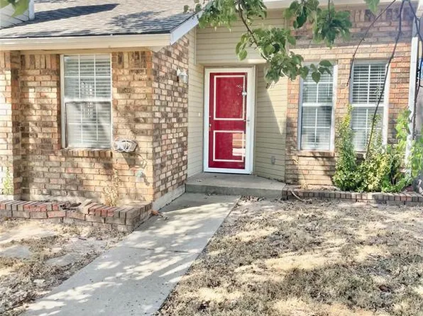 2137 Goodrich Dr, Moore, OK 73170