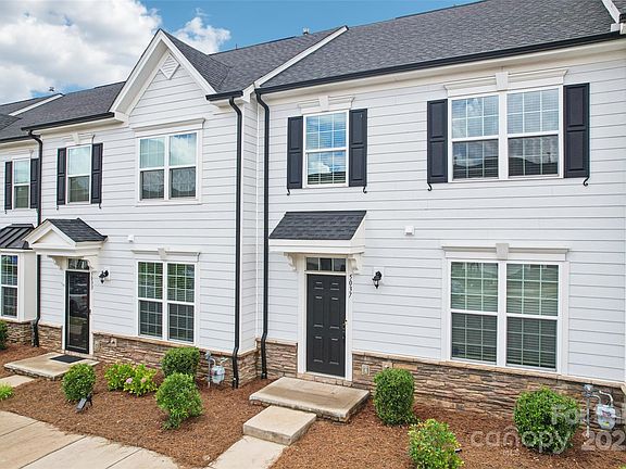 3rd image of 5037 Patton Dr