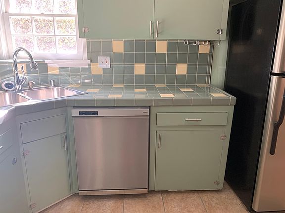 4th image of 4283 Brunswick Ave
