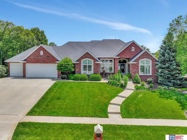 2311 Rock Cliff Dr, Lincoln, NE 68512