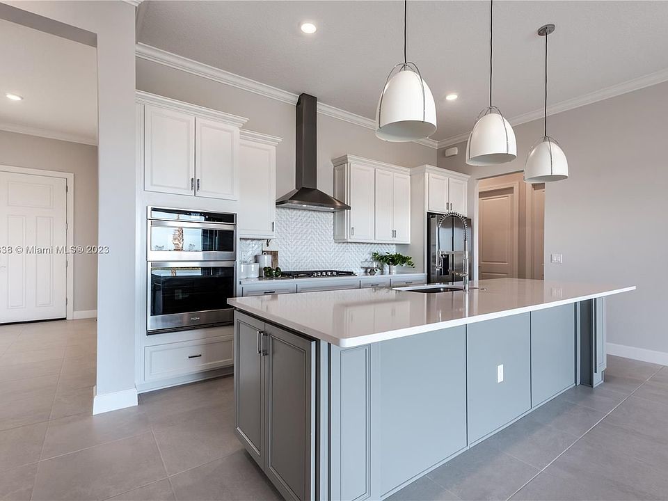 1st image of 627 SE Boboli Way