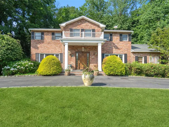 180 Peach Drive, East Hills, NY 11576